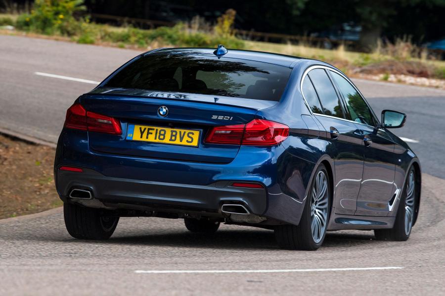  BMW 520i Sedan M Sport (G30) 2017 года  (UK) (фото 9 из 14)